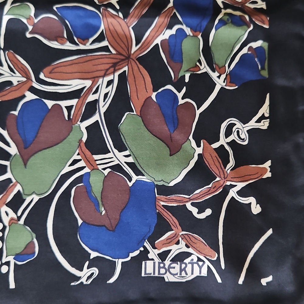 Two vintage scarves by Lanvin & Liberty - Picture 8 of 10
